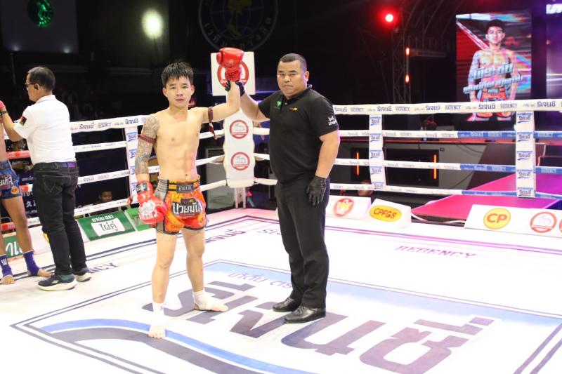 คู่ที่ 6 พิกัด 115 ปอนด์ พีระชัย ศูนย์กีฬากุดฉิม ...ชนะน็อกยก 3... ซุปเปอร์บอล ส.แสงชัย
