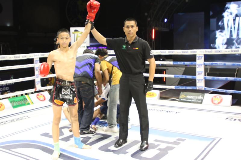  คู่ที่ 2 พิกัด 101 ปอนด์ ทัพไทย ส.เปรมบุตร ...ชนะน็อกยก 3... เชี่ยวชาญ ว.อุรชา