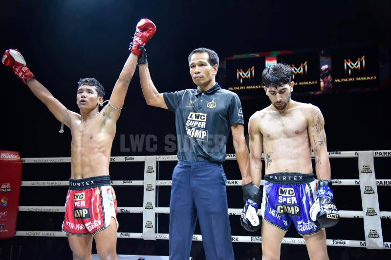 คู่ที่ 4 พิกัด 137 ปอนด์ แก่นคูณ ทิ้งทัวร์มวยไทย ...ชนะคะแนน... อาลี วาลาดี