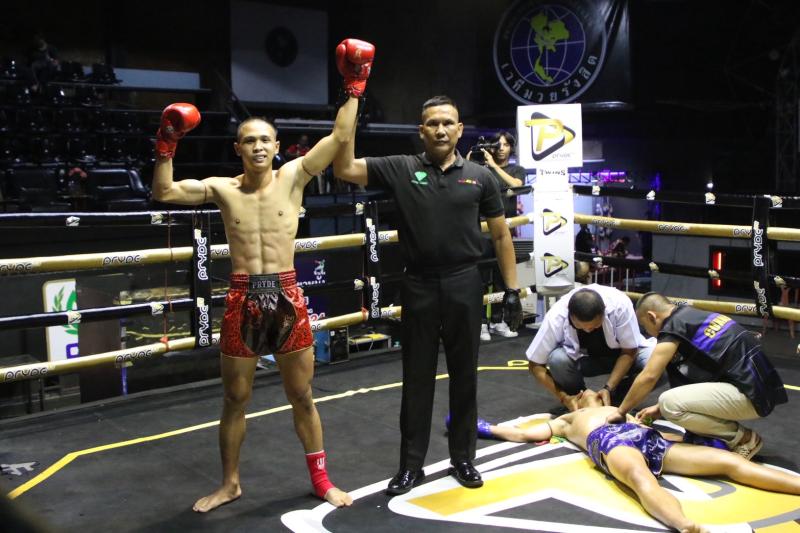 และคู่สุดท้าย คู่ที่ 8  พิกัด 125 ปอนด์ รุ่งเรืองเล็ก เกียรติฟ้าลิขิต ...ชนะน็อกยก 3... สิงห์พยัคฆ์ 