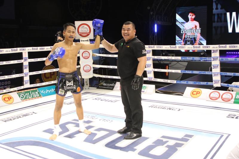 คู่ที่ 3 พิกัด 113 ปอนด์ ใจแอนท์ เจดีย์มวยไทยยิม ...แพ้น็อกยก 2... ธีระพัฒน์ อึ่งอุบล