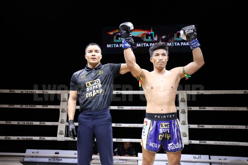 คู่ที่ 3 พิกัด 135 ปอนด์ เพชรบุญมี ลูกบุญมี ...แพ้น็อกยก 2... เจือง กาว มินห์ฟ้าต
