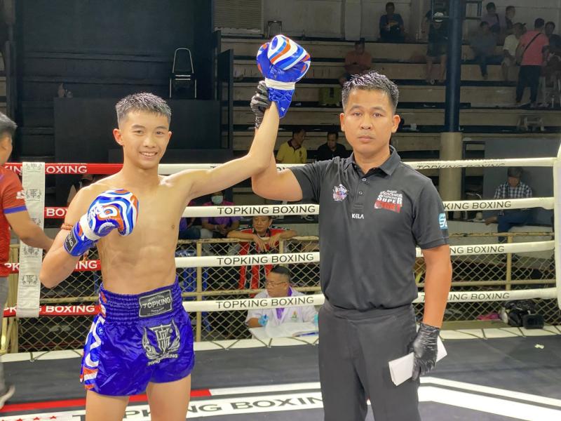 และคู่สุดท้าย คู่ที่ 5  พิกัด 100 ปอนด์ ณภัทร ศิษย์ครูไท ...แพ้คะแนน... เพชรตะวัน ศิษย์ป๋าโด๋