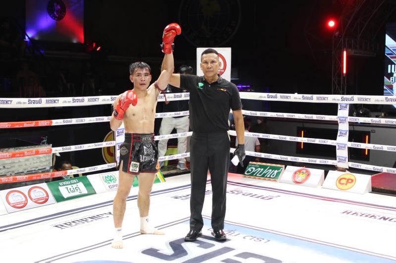 คู่ที่ 3 พิกัด 125 ปอนด์ เพชรพชร ศูนย์กีฬากุดฉิม ...ชนะคะแนน... ซุปเปอร์บอล เกียรติฉัตรชัย