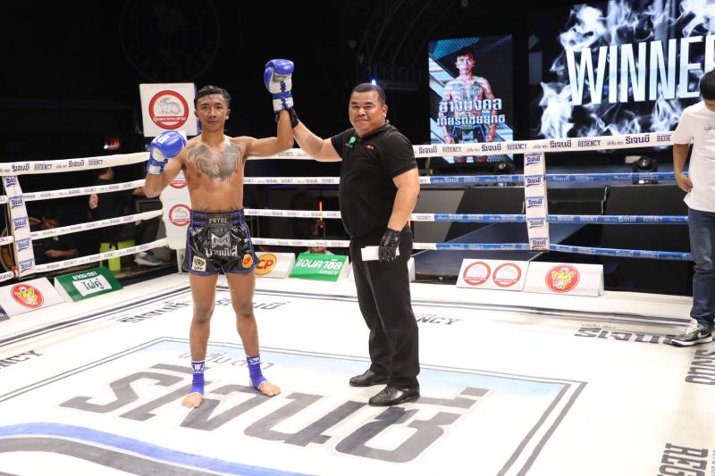 คู่ที่ 4  พิกัด 121 ปอนด์ สั่งรบ แดงพนมดงรัก ...แพ้คะแนน... ช้างมงคล เกียรติชัยยุทธ