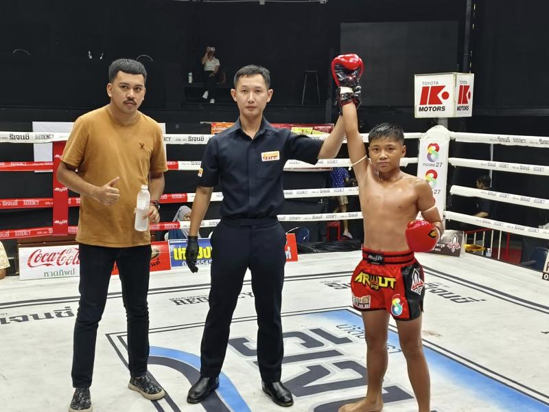 คู่แรก คู่ที่ 1 พิกัด 101 ปอนด์ รถถัง จูเนียร์ ว.วราพิณ ...ชนะน็อกยก 1... ขวานเพชร ศักดิ์แสนพล คู่แรก คู่ที่ 1 พิกัด 101 ปอนด์ รถถัง จูเนียร์ ว.วราพิณ ...ชนะน็อกยก 1... ขวานเพชร ศักดิ์แสนพล