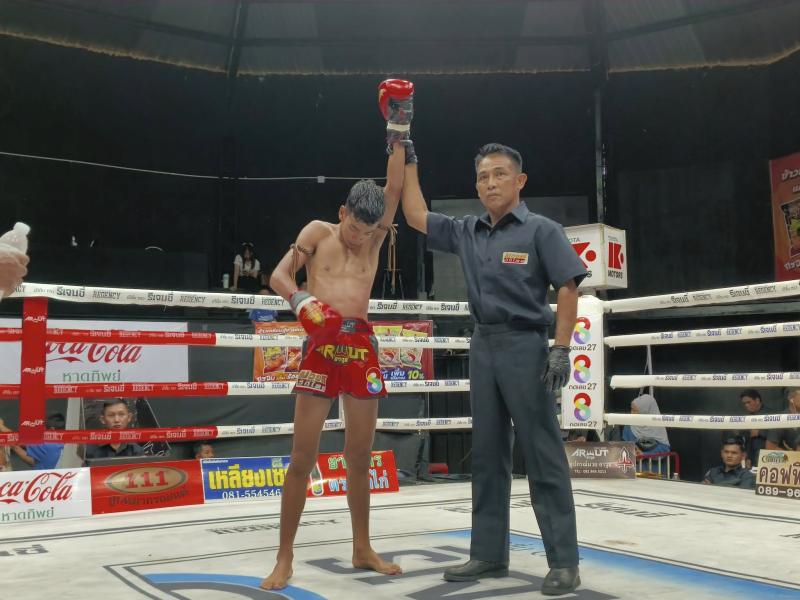 คู่ที่ 3 พิกัด 100 ปอนด์ มหาดเล็ก ลูกพ่อพญาเสือ ...ชนะน็อกยก 4... มิ่งขวัญ ลูกวังเดือนห้า คู่ที่ 3 พิกัด 100 ปอนด์ มหาดเล็ก ลูกพ่อพญาเสือ ...ชนะน็อกยก 4... มิ่งขวัญ ลูกวังเดือนห้า