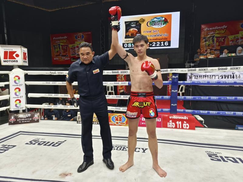 คู่ที่ 5 พิกัด 127 ปอนด์ ซ้ายนคร หจก.กุ๊ปกุ๊ปสุทธิ ...ชนะคะแนน... หนองคายเล็ก ดร.น็อตมวยไทยยิมส์ คู่ที่ 5 พิกัด 127 ปอนด์ ซ้ายนคร หจก.กุ๊ปกุ๊ปสุทธิ ...ชนะคะแนน... หนองคายเล็ก ดร.น็อตมวยไทยยิมส์