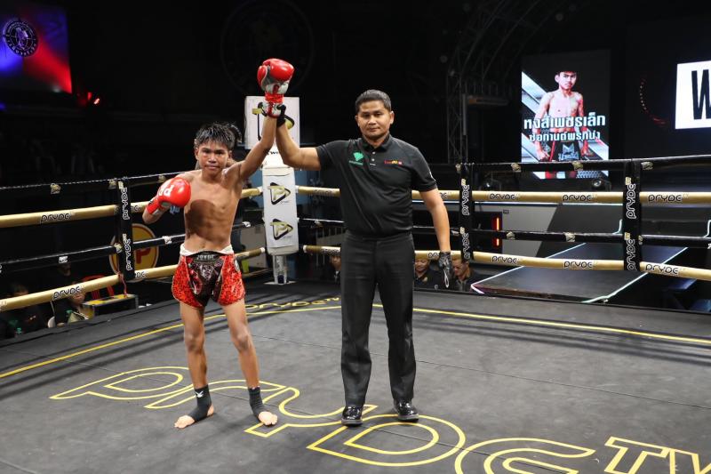 คู่ที่ 8 พิกัด 37.5 กก. หงส์เพชรเล็ก ช.ชนะสิงห์ ...ชนะคะแนน... สิงห์บารมี ธ.ธนินวัฒน์ คู่ที่ 8 พิกัด 37.5 กก. หงส์เพชรเล็ก ช.ชนะสิงห์ ...ชนะคะแนน... สิงห์บารมี ธ.ธนินวัฒน์