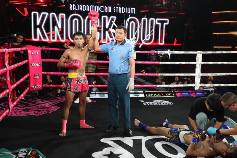 คู่แรก คู่ที่ 1 พิกัด 115 ปอนด์ เพชรสุกใส พิทักษ์ทางหลวง ...ชนะน็อกยก 4... ปืนใหญ่ ส.ทองคำ