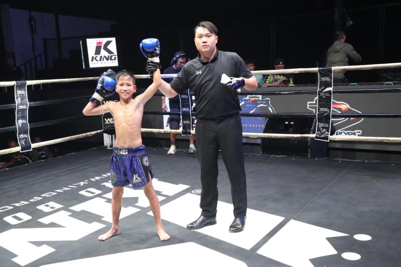 คู่แรก คู่ที่ 1 พิกัด 28 กก. เพชรตาแมว ซันรัตภูมิ ...แพ้คะแนน... กัน ศิษย์บอสคอง