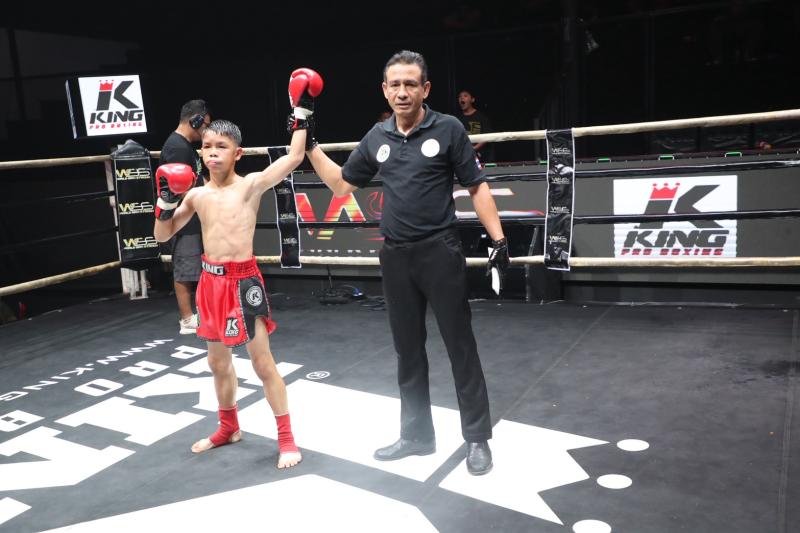 คู่ที่ 6 พิกัด 33 กก. ลูกกรอก ห้าพยัคฆ์มวยไทย ...ชนะคะแนน... เอฟ16 รถสวยจ่าเจต