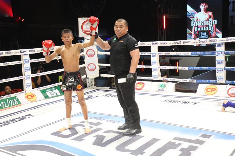 คู่ที่ 4 พิกัด 102 ปอนด์ ดีเซลเล็ก สิงห์เดชา ...ชนะคะแนน... เพชรประกาย ศิษย์หลวงพี่น้ำฝน คู่ที่ 4 พิกัด 102 ปอนด์ ดีเซลเล็ก สิงห์เดชา ...ชนะคะแนน... เพชรประกาย ศิษย์หลวงพี่น้ำฝน