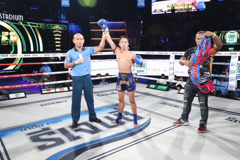 คู่แรก คู่ที่ 1 พิกัด 98.1 ปอนด์ เพชรอนันต์ ต.สุรัตน์ ...แพ้คะแนน... บั้งไฟพิฆาต ทรายมูลสนุ๊กเกอร์