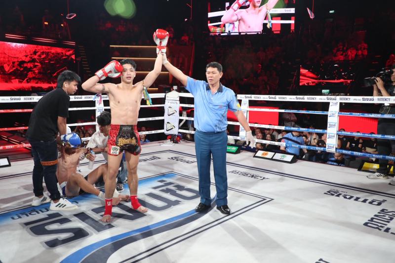 คู่ที่ 4  พิกัด 126 ปอนด์ จากัวร์ เพชรยินดีอะคาเดมี่ ...ชนะน็อกยก 4... เพชรน้ำเอก ส.เปรมบุตร