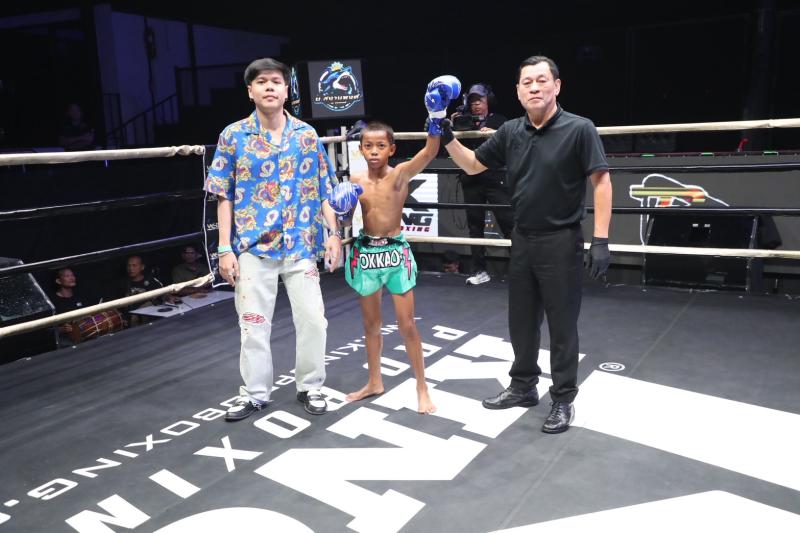 คู่แรก คู่ที่ 1 พิกัด 28 กก. เดอะมอส สยามเคโอวันยิม ...แพ้น็อกยก 2... ทานตะวัน ต็อกวินเทจ