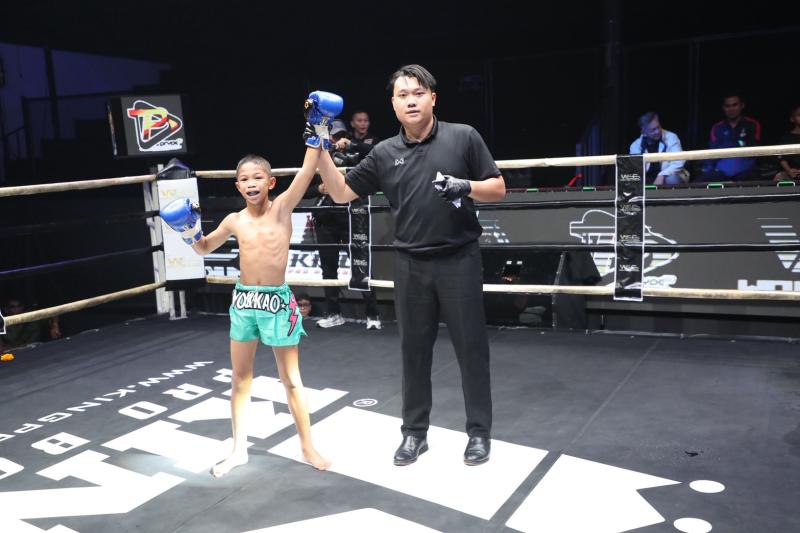 คู่ที่ 2 พิกัด 28.5 กก. ยอดภูเก็ต ศิษย์แก้วประพล ...แพ้คะแนน... ยอดคำภีร์ นายกเอท่าศาลา