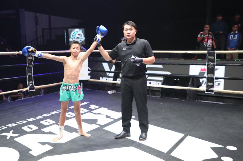 และคู่สุดท้าย คู่ที่ 8  พิกัด 31.5 กก. สิงห์ใหญ่ อาเทอร์เอ็กคลูซีฟคลับ ...แพ้คะแนน... ตะกรุดโทนเล็ก 