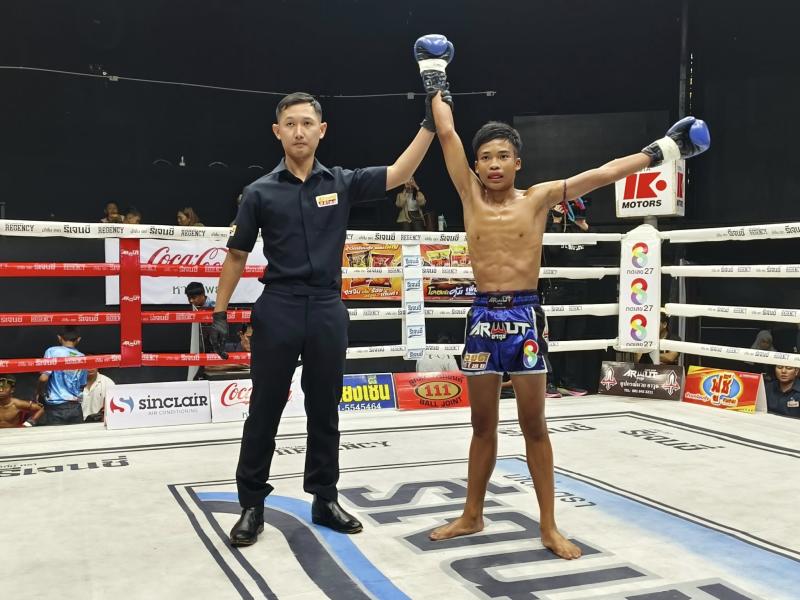 คู่ที่ 2 พิกัด 100 ปอนด์ ตะวันเดือด ต้นมวยไทย ...แพ้น็อกยก 1... เพชรเอก อัศวินมือถือ