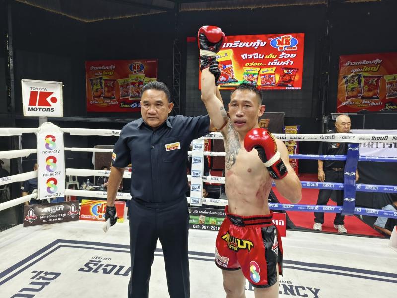 คู่ที่ 6 พิกัด 120ต่อ121 ปอนด์ เพชรสามารถ เมืองผาภูมิ ...ชนะคะแนน... เพชรทองเก้า พชรยิม