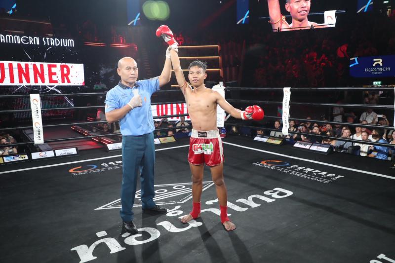 คู่แรก คู่ที่ 1 พิกัด 103 ปอนด์ เพชรมั่งมี อ.อู๊ดอุดร ...ชนะคะแนน... ยอดคลาสสิค ไรซิ่งมวยไทย