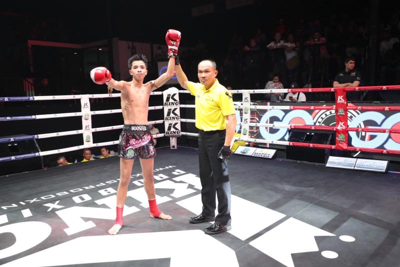 คู่แรก คู่ที่ 1 พิกัด 105 ปอนด์ เพชรสกาย พี.เค.แสนชัยมวยไทยยิม ...ชนะคะแนน... บางระจัน ศิษย์ไชโย