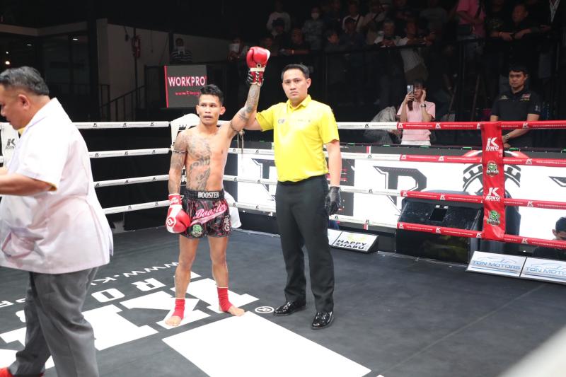 คู่ที่ 3 พิกัด 108 ปอนด์ ลาวสตาร์ เกียรติธงยศ ...ชนะน็อกยก 3... เพชรน้องบี รถสวยจ่าเจตสายพริ้ว