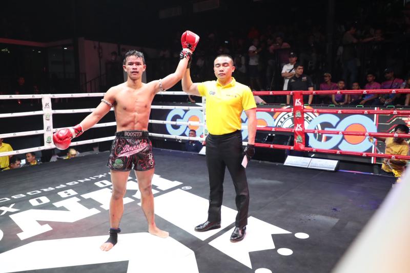 คู่ที่ 4  พิกัด 135 ปอนด์ ซัลโว ทีเด็ด99 ...ชนะคะแนน... เพชรวังหิน ลูกพระยาไกรภักดี