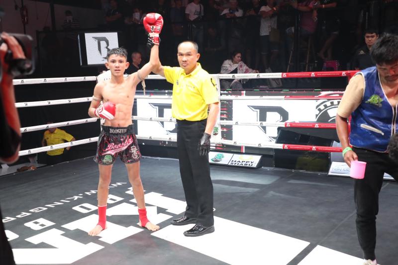 คู่ที่ 6 พิกัด 41 กก. ฮ่องเต้เล็ก รินมวยไทย ...ชนะน็อกยก 3... เพชรตะโกนา ส.มนต์พิชิต คู่ที่ 6 พิกัด 41 กก. ฮ่องเต้เล็ก รินมวยไทย ...ชนะน็อกยก 3... เพชรตะโกนา ส.มนต์พิชิต