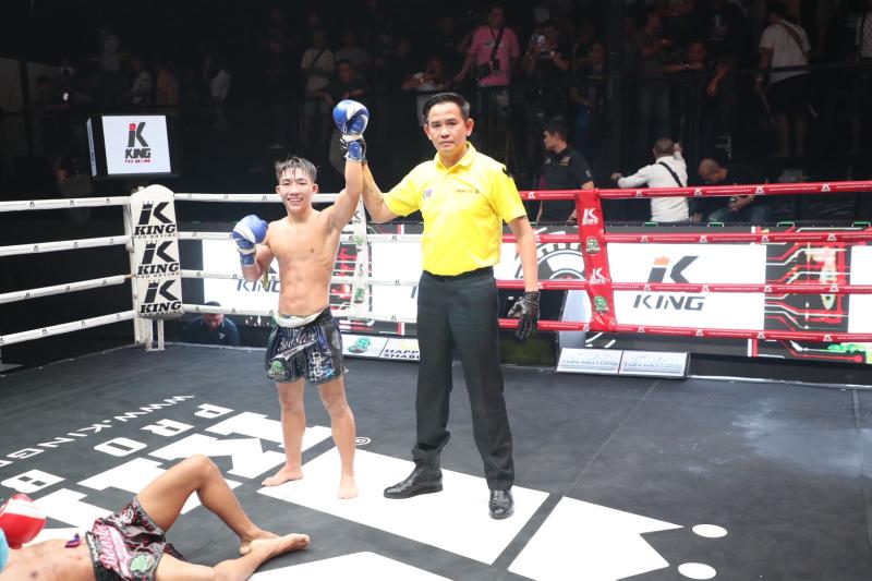 และคู่สุดท้าย คู่ที่ 9 พิกัด 101 ปอนด์ เพชรเดือด ส.สุวรรณารัณย์ ...แพ้น็อกยก 5... สยบเพชร ศ.ศศิวัฒน และคู่สุดท้าย คู่ที่ 9 พิกัด 101 ปอนด์ เพชรเดือด ส.สุวรรณารัณย์ ...แพ้น็อกยก 5... สยบเพชร ศ.ศศิวัฒน