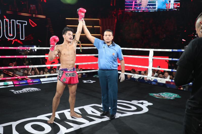 คู่ที่ 5 พิกัด 140 ปอนด์ ศิลานิล ศ.ศศิวัฒน์ ...ชนะน็อกยก 3... รุ่งลำพอง ส.ค่ายเสือขบสิงห์