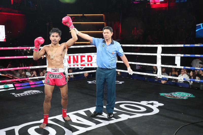 คู่ที่ 8 พิกัด 126 ปอนด์ พาลี ส.บุญมีฤทธิ์ ...ชนะคะแนน... ขุนไกร พี.เค.แสนชัยมวยไทยยิม