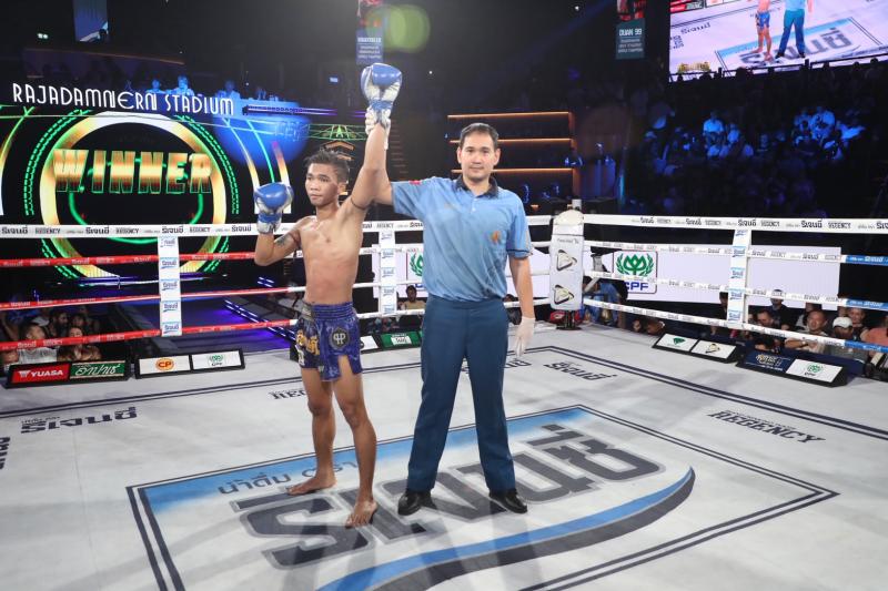 คู่ที่ 2 พิกัด 112 ปอนด์ ยิ้มสยาม ท.เทพซุนกวน ...แพ้คะแนน... พลอยมงคล จ.เมืองศรี