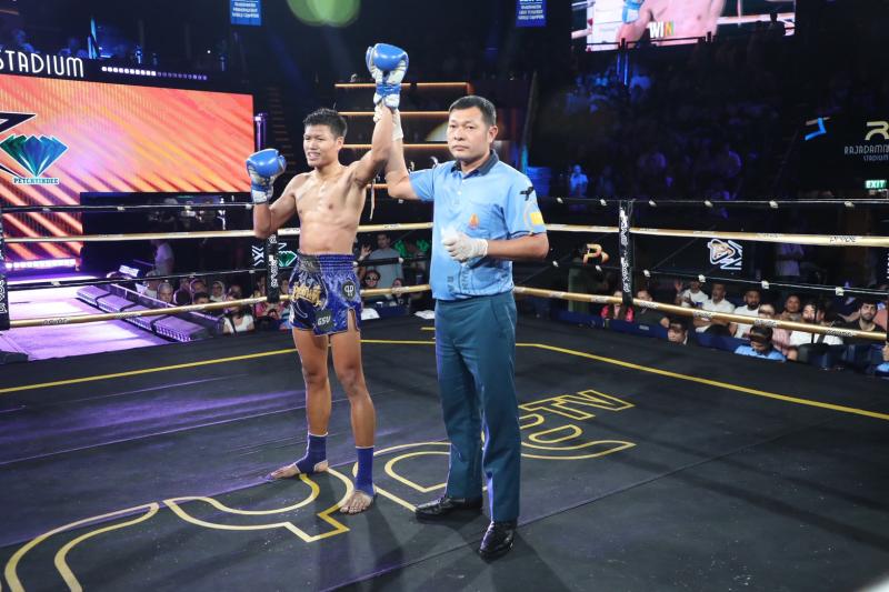 คู่ที่ 6 พิกัด 126 ปอนด์ รุ่งเรืองเล็ก เกียรติฟ้าลิขิต ...แพ้คะแนน... น้ำตาเดือด เกียรติฉัตรชัย คู่ที่ 6 พิกัด 126 ปอนด์ รุ่งเรืองเล็ก เกียรติฟ้าลิขิต ...แพ้คะแนน... น้ำตาเดือด เกียรติฉัตรชัย