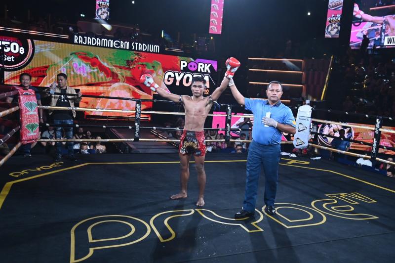 คู่ที่ 8 พิกัด 121 ปอนด์ แอ๊ดเทวดา ต.สุรัตน์ ...ชนะคะแนน... หนึ่งอำนาจ อึ่งอุบล