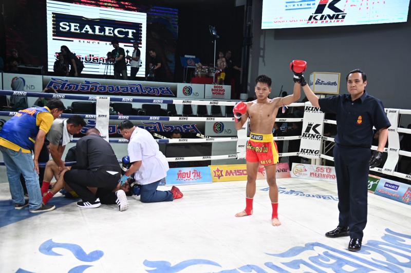 คู่แรก คู่ที่ 1 พิกัด 114 ปอนด์ มัสแตง รถสวยจ่าเจตสายพริ้ว ...ชนะน็อกยก 2... เพชรสราวุธ ทีจี.เซอร์วิ