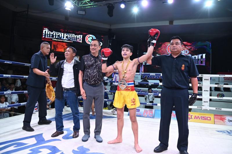 คู่ที่ 3 พิกัด 105 ปอนด์ เพชรเมืองสิงห์ ใต้เพชรบุรี ...ชนะคะแนน... เลียงผา ดาวเด่นมวยไทย