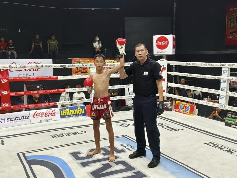 คู่ที่ 2 พิกัด 100 ปอนด์ คิวทอง ป.สุจินดา ...ชนะน็อกยก 4... สิงห์พิชิต บังเซ็นคลองส้มปล่อย คู่ที่ 2 พิกัด 100 ปอนด์ คิวทอง ป.สุจินดา ...ชนะน็อกยก 4... สิงห์พิชิต บังเซ็นคลองส้มปล่อย