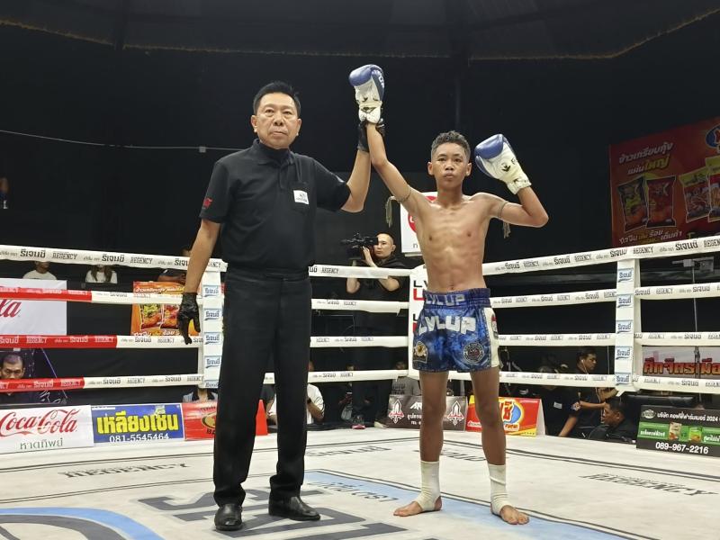 คู่ที่ 5 พิกัด 100 ปอนด์ ยอดเหล็กเพชร นายกต่อสวนแตง ...แพ้น็อกยก 3... งาทอง เพชรบ้านบึง คู่ที่ 5 พิกัด 100 ปอนด์ ยอดเหล็กเพชร นายกต่อสวนแตง ...แพ้น็อกยก 3... งาทอง เพชรบ้านบึง