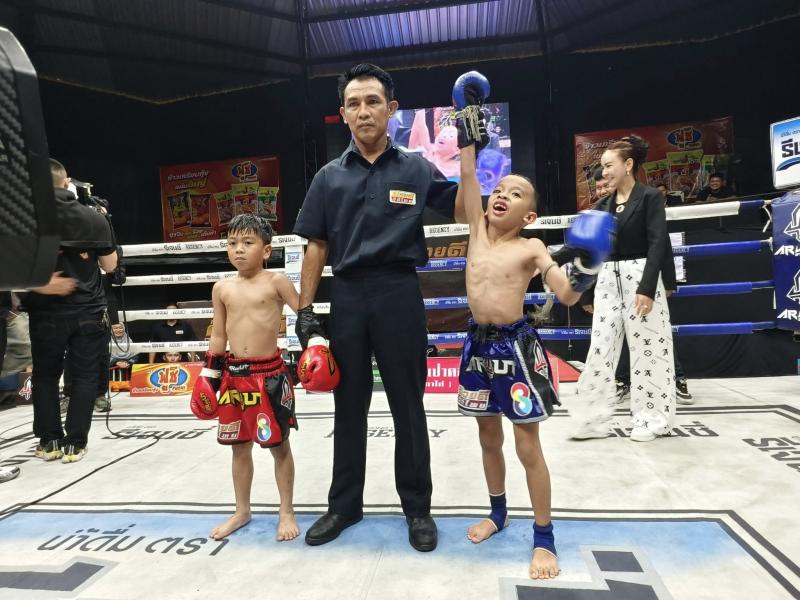 คู่แรก คู่ที่ 1 พิกัด 100 ปอนด์ เรสซิ่ง บี.เค.เรสวิ่ง ...แพ้คะแนน... ฟ้าสดใส โตโยต้าระยอง คู่แรก คู่ที่ 1 พิกัด 100 ปอนด์ เรสซิ่ง บี.เค.เรสวิ่ง ...แพ้คะแนน... ฟ้าสดใส โตโยต้าระยอง