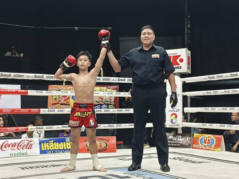 คู่ที่ 2 พิกัด 100 ปอนด์ เหนือพยัคฆ์ ศิษย์เหนือธรณี ...ชนะน็อกยก 2... ฟ้าสีทอง โตโยต้าระยอง คู่ที่ 2 พิกัด 100 ปอนด์ เหนือพยัคฆ์ ศิษย์เหนือธรณี ...ชนะน็อกยก 2... ฟ้าสีทอง โตโยต้าระยอง