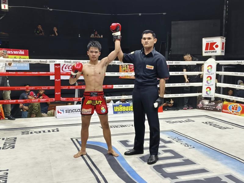 คู่ที่ 3 พิกัด 100 ปอนด์ ก้าวไกล ศักดิ์แสนพันธ์ ...ชนะคะแนน... บุญฤทธิ์ เจ.เอฟ.พุ่มพันธ์ม่วง คู่ที่ 3 พิกัด 100 ปอนด์ ก้าวไกล ศักดิ์แสนพันธ์ ...ชนะคะแนน... บุญฤทธิ์ เจ.เอฟ.พุ่มพันธ์ม่วง