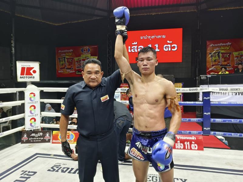 คู่ที่ 7 พิกัด 133.5 ปอนด์ จอมเดช ไซรัสยิม ...แพ้น็อกยก 5... เพชรธีระ อ.วุฒิพงษ์ คู่ที่ 7 พิกัด 133.5 ปอนด์ จอมเดช ไซรัสยิม ...แพ้น็อกยก 5... เพชรธีระ อ.วุฒิพงษ์