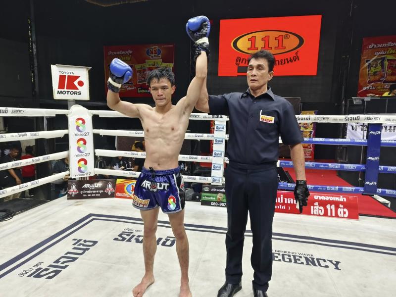 และคู่สุดท้าย คู่ที่ 8 พิกัด 112 ปอนด์ แบงค์ชาติ ทต.กุดน้ำใส ...แพ้คะแนน... พลังเพชร ศิษย์ซ้อบี และคู่สุดท้าย คู่ที่ 8 พิกัด 112 ปอนด์ แบงค์ชาติ ทต.กุดน้ำใส ...แพ้คะแนน... พลังเพชร ศิษย์ซ้อบี