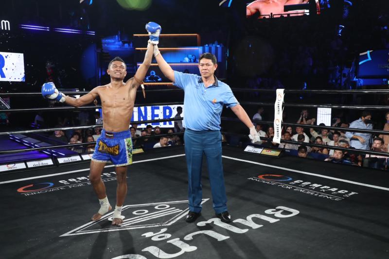 คู่ที่ 3 พิกัด 116 ปอนด์ สุดหล่อ สจ.โต้งปราจีน ...แพ้คะแนน... เซียงน้อยร้อยล้าน เหล่าโชคเจริญราชสีห์ คู่ที่ 3 พิกัด 116 ปอนด์ สุดหล่อ สจ.โต้งปราจีน ...แพ้คะแนน... เซียงน้อยร้อยล้าน เหล่าโชคเจริญราชสีห์