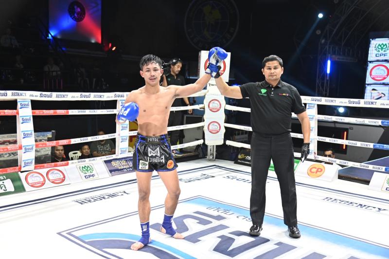 คู่ที่ 3 พิกัด 112 ปอนด์ เพชรเอก เกียรติจำรูญ ...แพ้คะแนน... สิงห์เพชร อ.ปิยะพันธ์ฟาร์ม