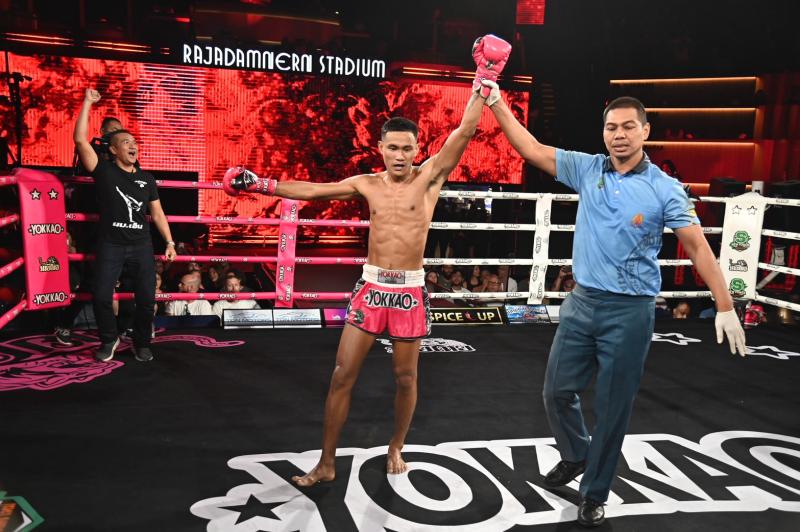 คู่ที่ 2 พิกัด 126 ปอนด์ เลิศสิงห์ ธ.อ่างทอง ...ชนะน็อกยก 3... ซุปเปอร์บาส วันของโอม.WKO