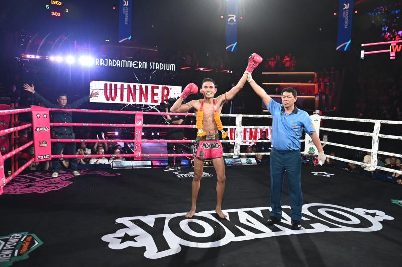 คู่ที่ 4  พิกัด 126 ปอนด์ พลายพยัคฆ์ ส.สมหมาย ...ชนะคะแนน... บุญชู ส.บุญมีฤทธิ์