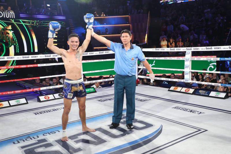 คู่ที่ 4  พิกัด 111 ปอนด์ แวววาว ว.วังพรม ...แพ้คะแนน... สั่งฟ้า น.อนุวัฒน์ยิม