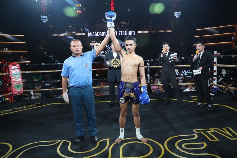 คู่ที่ 6 พิกัด 105 ปอนด์ น้ำพุ ดาบทิตบางรัก ...แพ้น็อกยก 4... สิงห์สุราษฏร์ อ.อู๊ดอุดร